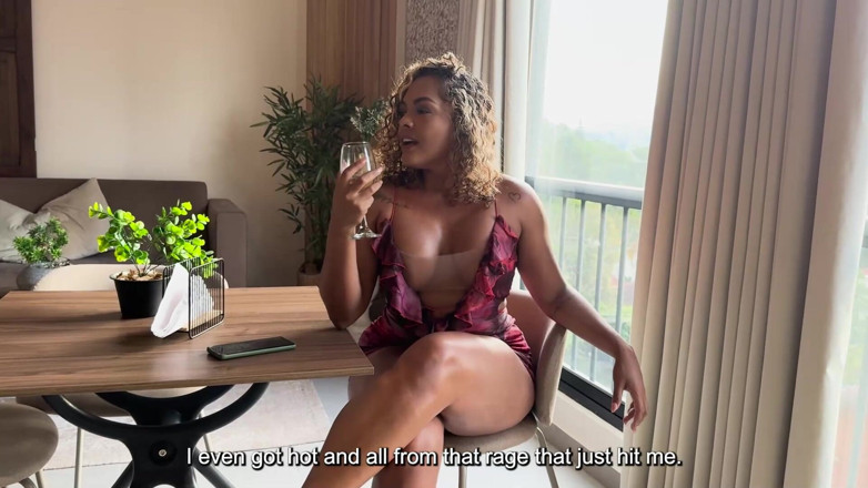 Carla Morelli: O matură sexy negresă cu forme este plantată pentru întâlnirea ei și...