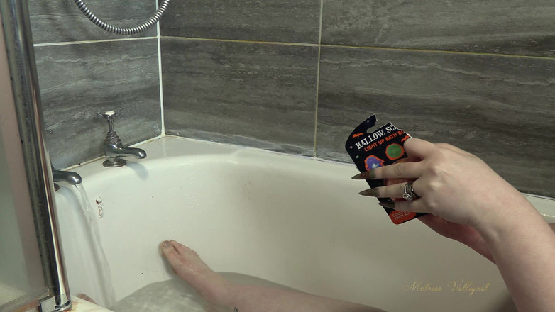 Mxtress Valleycat: Halloweenská koupel Fizz Asmr