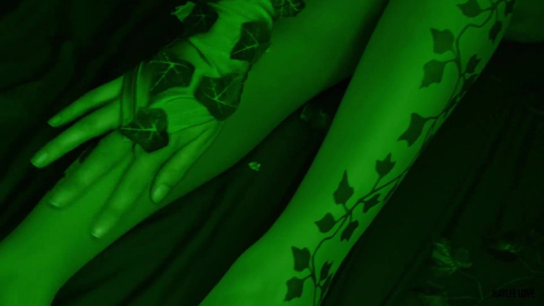 Haylee Love: Poison Ivy makes Robin her slave