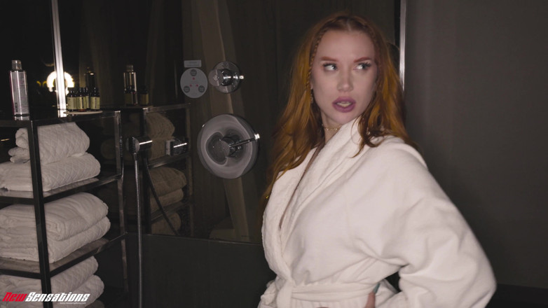 Girl Girl XXX: Lindsay Lee memuaskan tetamunya Madison Morgan