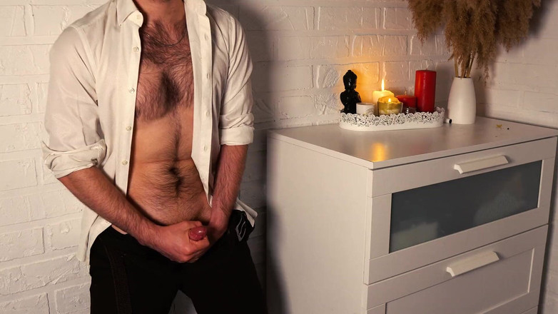 NoelDero: Un hombre guapo amateur en camisa blanca y con una...