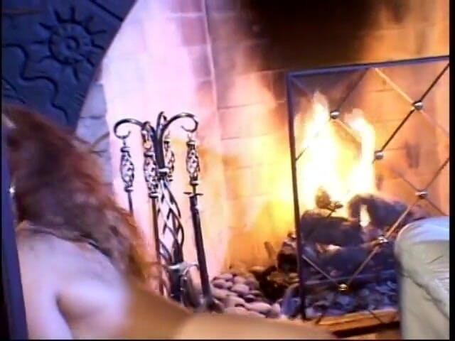 Fuck me Hard: Ebenová holka s velkým tělem je ošukaná před krbem