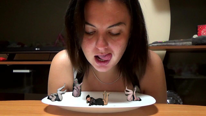 Goddess Misha Goldy: Ich werde 4 mädchen essen. Mmm lecker!