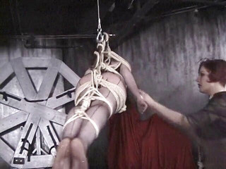 Tirrany Girls: Bayan kadın kölesine hükmetmeyi seviyor