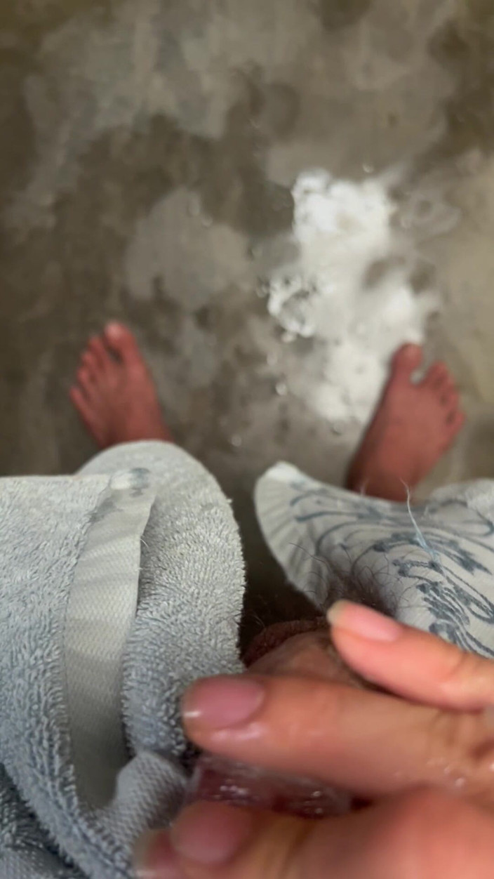 Quan Vietnam 18: 18 岁男孩尝试吮吸鸡巴和洗澡