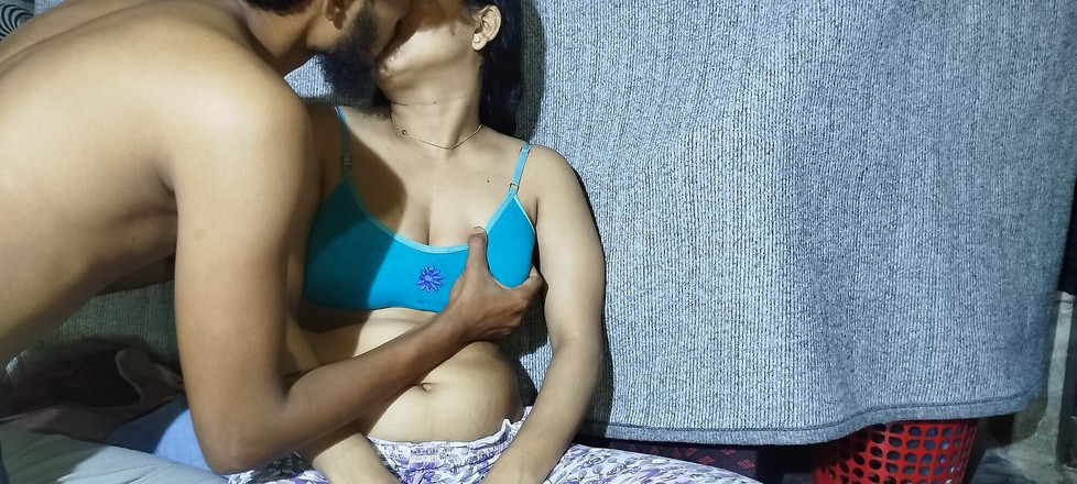 Kalachan69: 火辣印度 18 岁女大学生重口味性爱视频