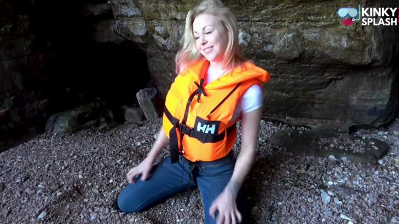UKCuteGirl Lucy Lauren: Lifejacket and Jeans on the Beach