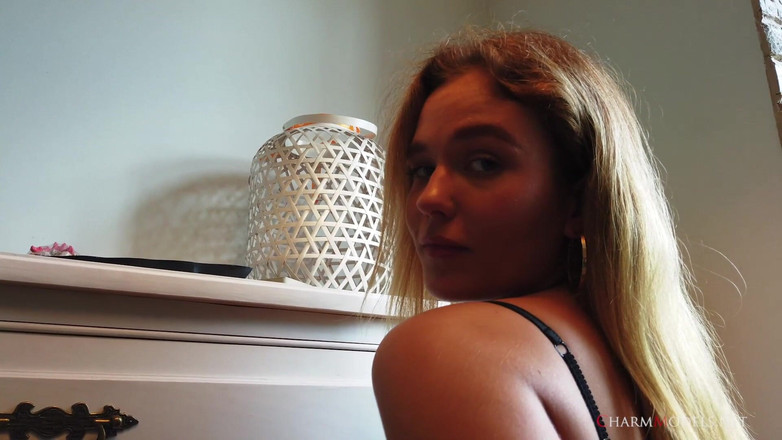 CharmModels: Denise Urocza ładna laska w glamour wideo