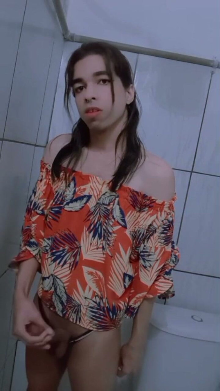 Srta. Carla: Sem Piercing, Vestidinha Nova E Essa Cara De Quem Quer...