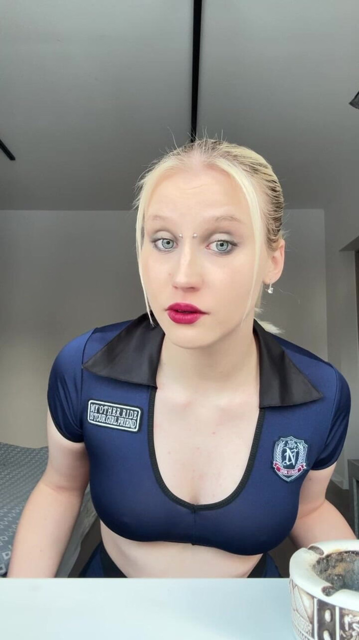 MertyXXX: Chica Fumadora