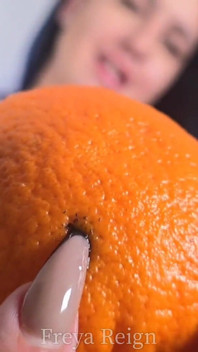 Griffage coupant des longs ongles, fétiche, coaching masturbatoire