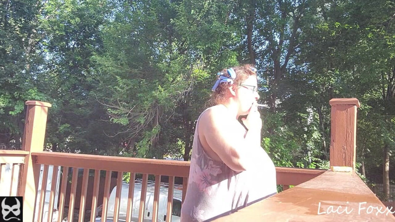 Foxx Denn Studio: Ma's Smokin' in Curlers