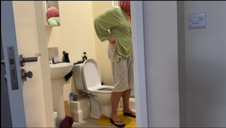 Emma Voyeur: Caught Step Mom Peeing:what Happens Next Will Surprise You
