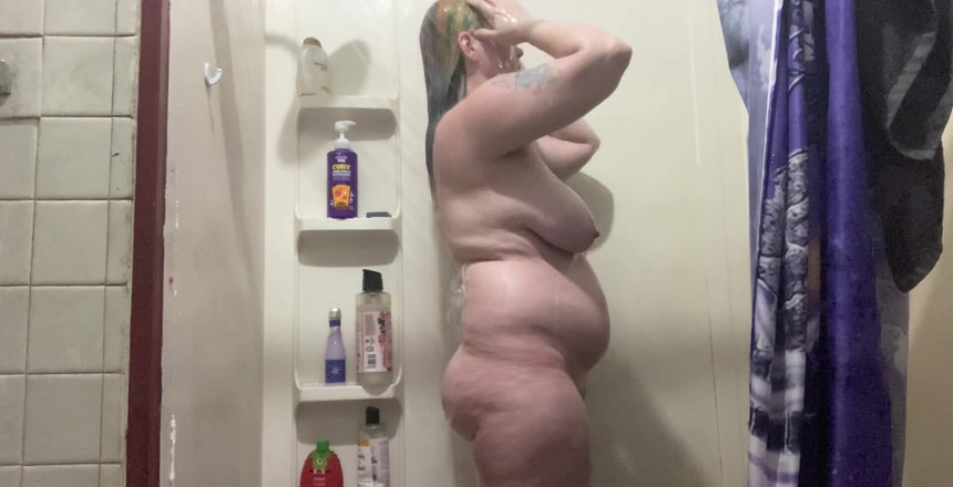 Renee Sakuya: Lavarsi in doccia