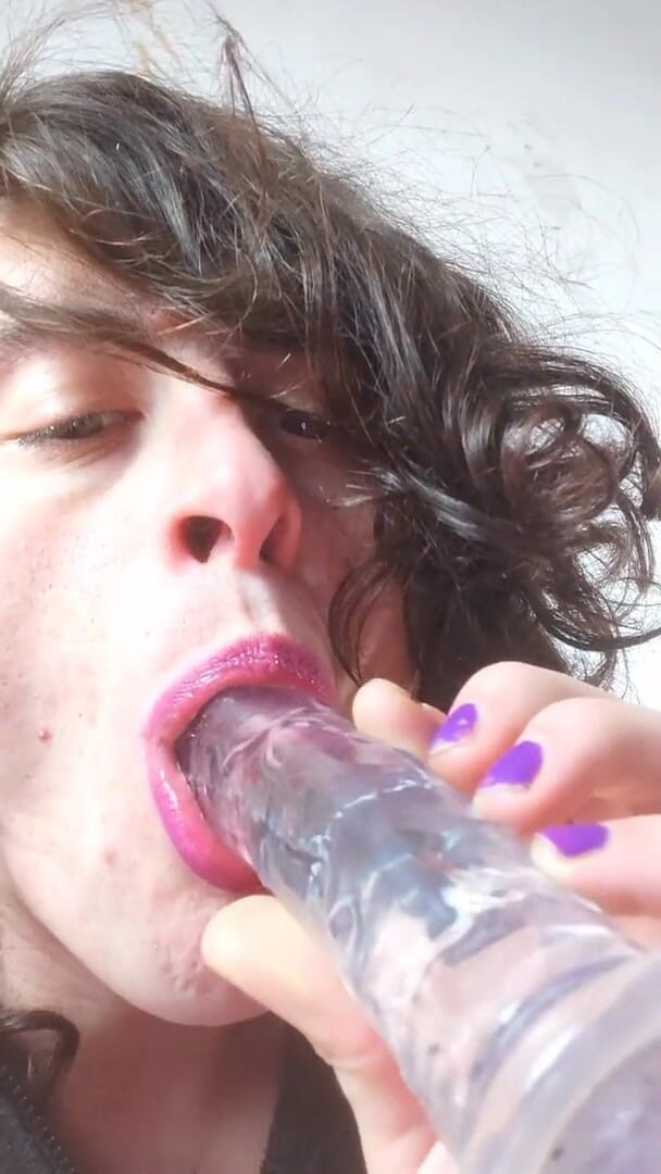 Sara B: Dildo blowjob Sara Nb