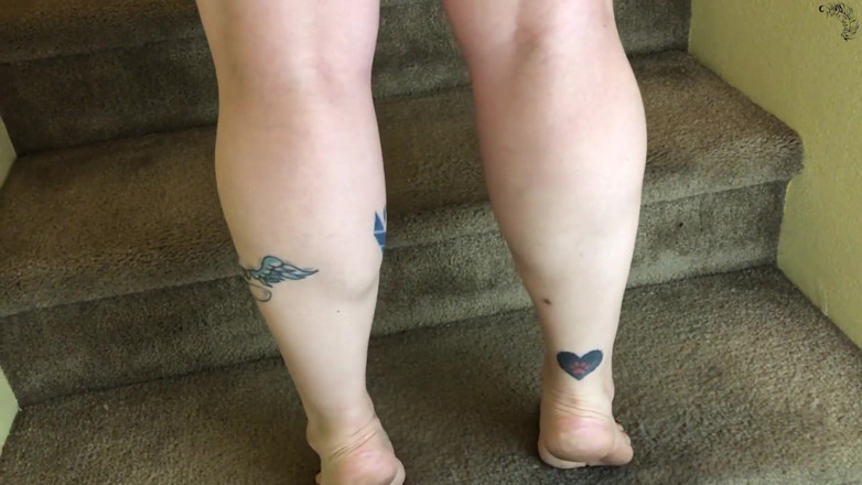 Nikki's Fetishes: Flexing Calves While Climbing Stairs