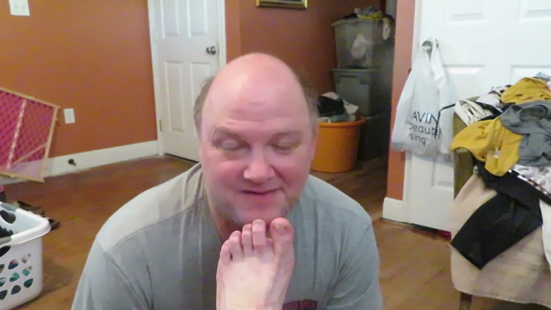 BBW nurse Vicki adventures with friends: Jag får min slav att lukta mina stinkande gummistövlar i...