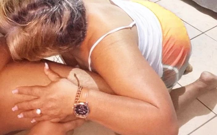 Milfta boohot: La abuela madura chorrea