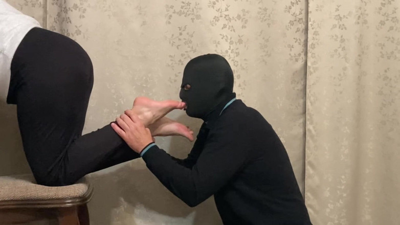 Niki studio: Ignoring Her Foot Slave - Foot Worship