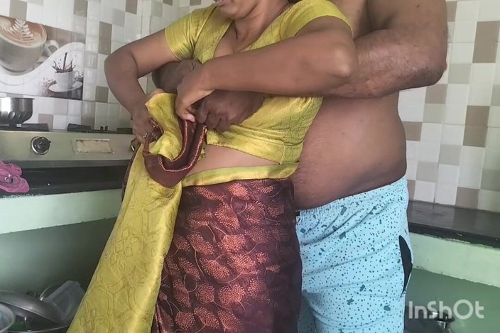 Funny couple porn studio: Domácí záběr v kuchyni