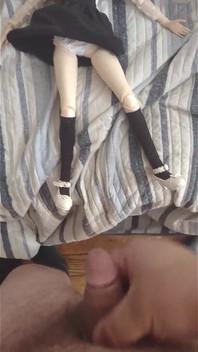 J'adore ma fille Beverely ! Vidéo de sexe en poupée !