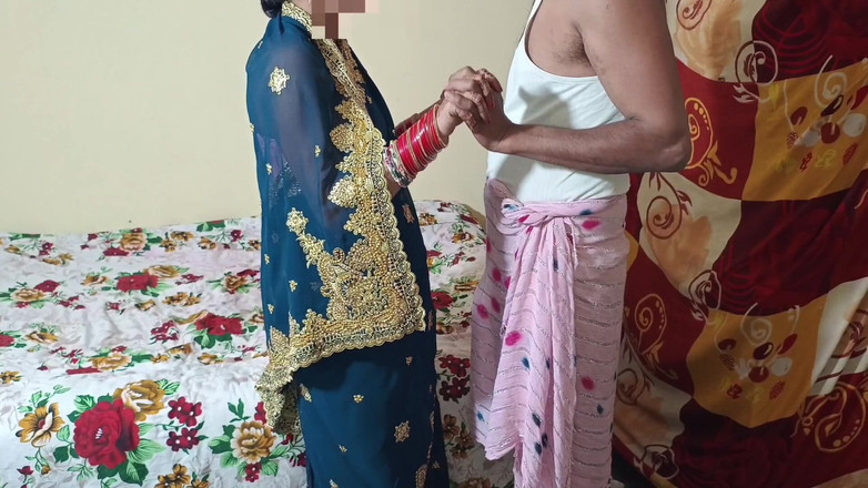 Lalita Singh: Bonita casada bhabhi quarto mijando com sexo