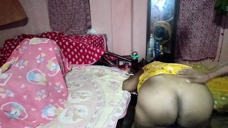 Pakhi0705: Rakan-rakan sebelah isteri bersendirian di bilik