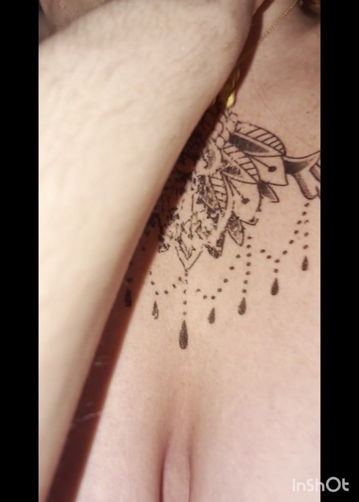 Ginger milf: Evli kadın ve kocası edepsiz seks yapıyor. Siyah dildo, yumruk...