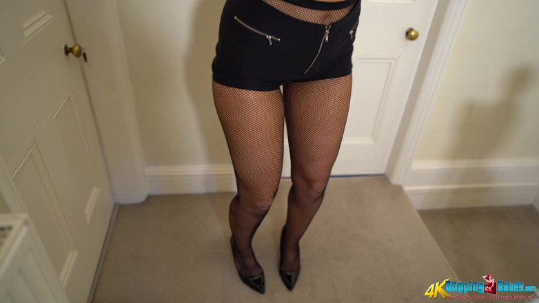 Bopping babes: Millie rose - frecher kleiner striptease