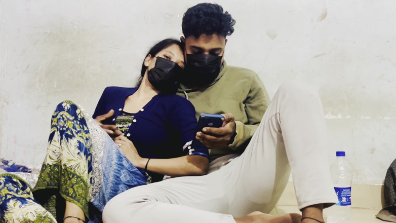 NikiRathod: Penyingkiran Pakaian, Bercium Buah dada menekan buah dada yang dia...