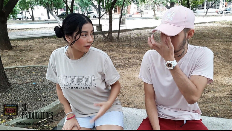 Vayolet: Uzun bir sohbetin ardından üvey kız kardeşim sikişiyor