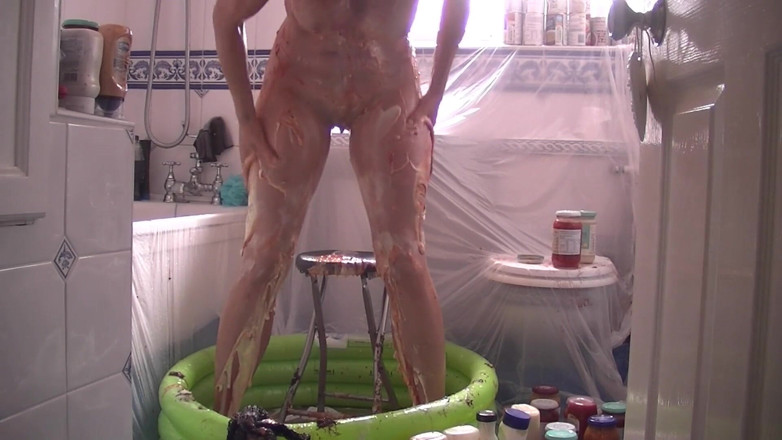 Gunked up girls: Jess Savoury sos spectaculos