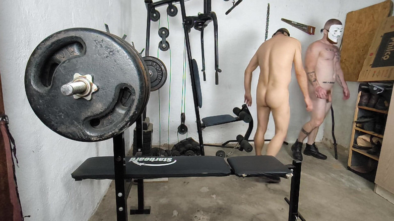 carmonaoficial: Caduto e nudo in palestra nel bel mezzo di Halloween