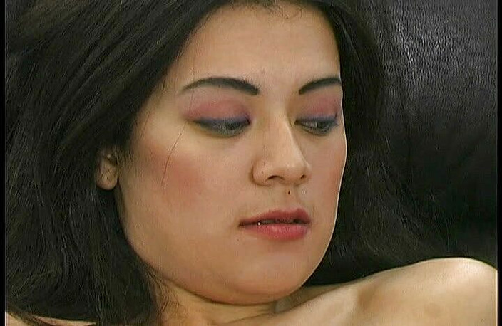 Cryptostudios: Cachonda tailandesa apretado culo es follada por turista estadounidense