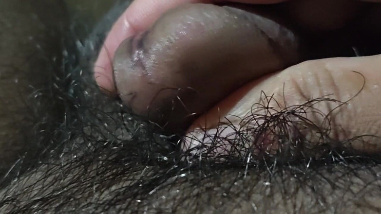 Hot Chilli 2025: Lelaki Mudah Cuba Zakar Keras Di Bilik