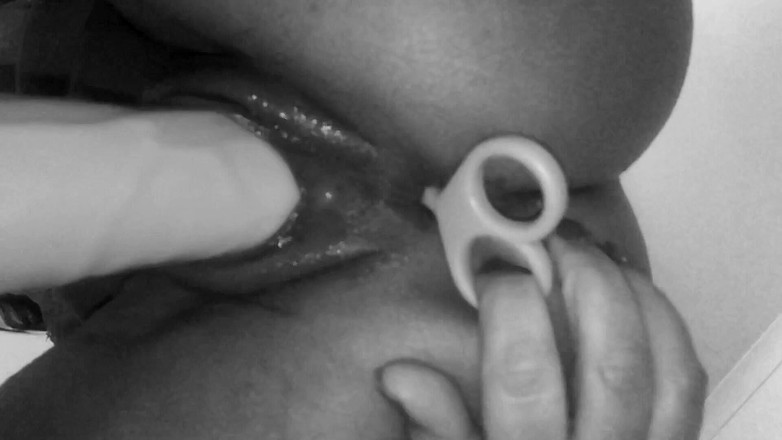 Triple AAA: Kiki Bi - Ram It v kapitole druhá - Britská milfka nemůže...