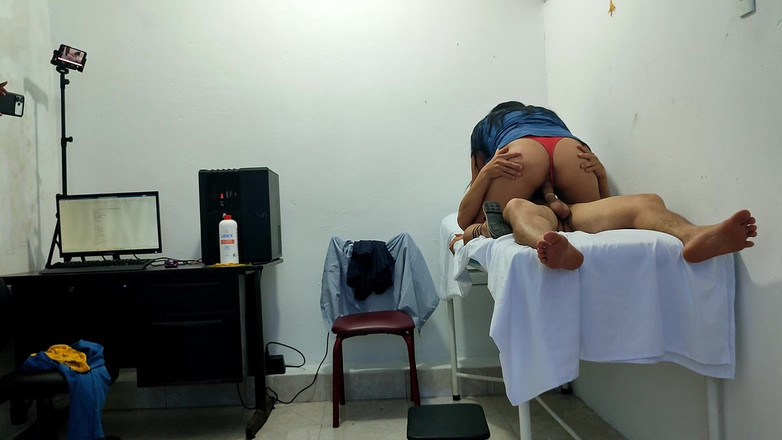 NEGRITA SEXY: S-a întâmplat la clinică!! o femeie doctoriță și o asistentă seduc un...