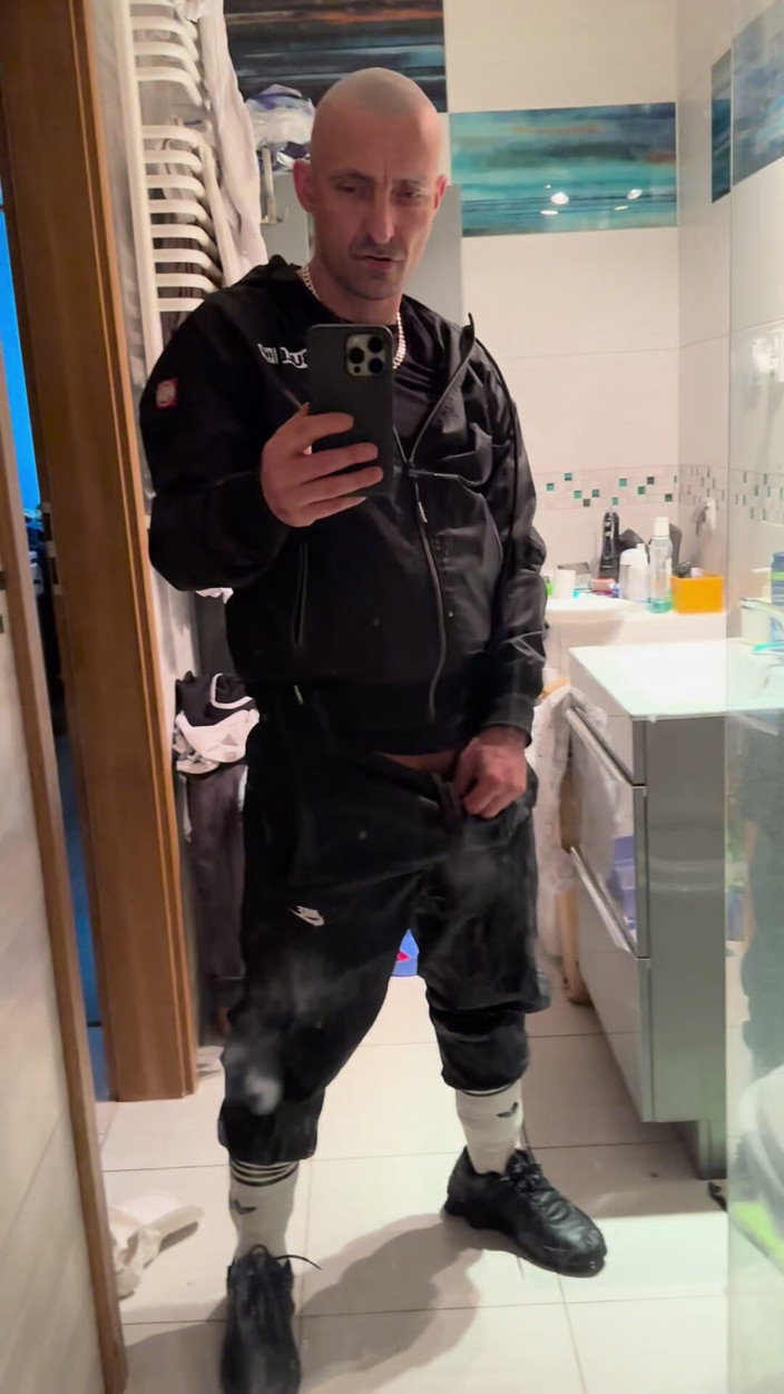 Ditrypig fetish: Pissing Scally