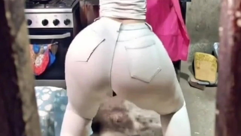 Xprohibidox1: Vecina grote kont limpiando