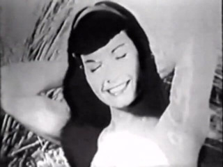 Vintage Usa: 編纂。ヴィンテージセクシーな熟女のエロティックなダンスとキャットファイト(オーディオではなく音楽)