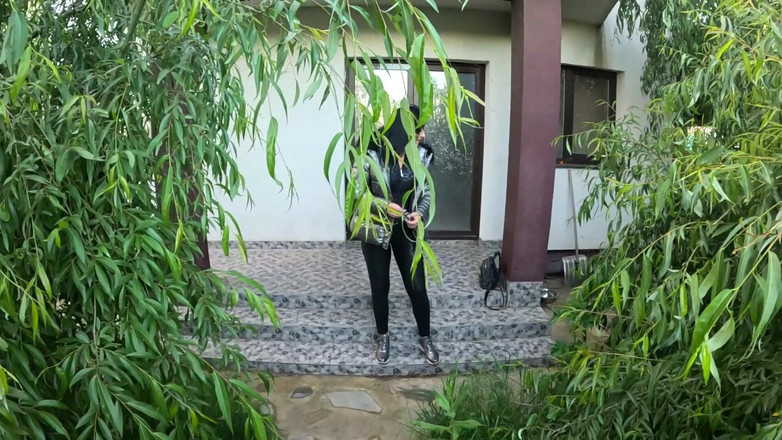 MilfyCalla: O mulțime de spermă pe jacheta mea lucioasă De la...