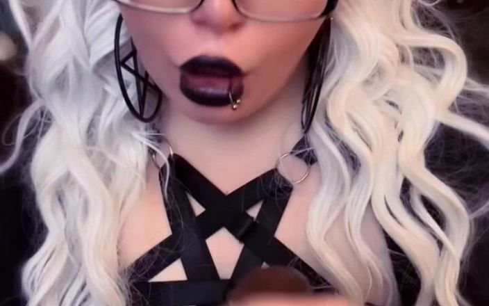 LexxiBakk: Gótica madrasta bbc joi