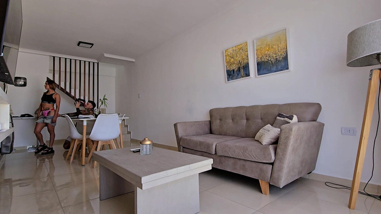 Young big apple: Добро Пожаловать В Год! Моя Подруга Оставляет Моё Лицо Полным Спермы.