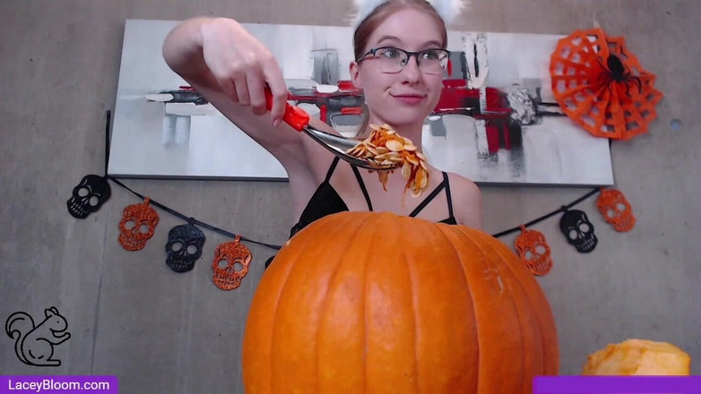 Lacey Bloom: Živá show dýňové vyřezávání 2611