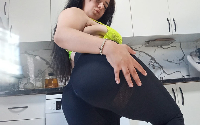 fartingclub01: Quần legging, áo ngực và những con cu to bự