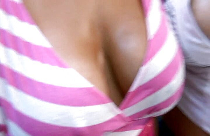 Perfect Porno: 火辣饥渴的出轨人妻被大鸡巴男人狠操乳房并被狠操