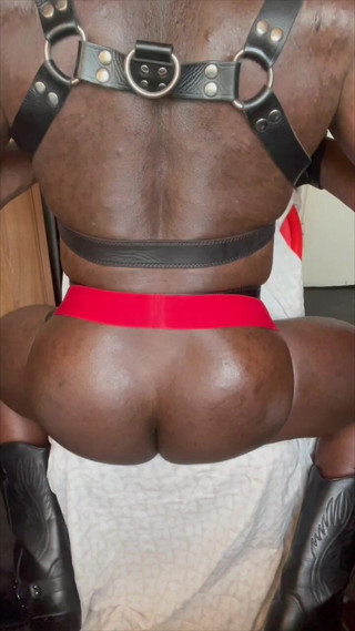 Black mature muscle Brody Richardson: Big ass bodybuilder in prostate massage and orgasm sex performance