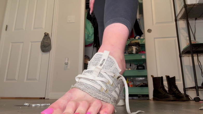 Peppermint Giantess: Niszczenie rozmiaru 9-10 butów do rozmiaru 16 stóp