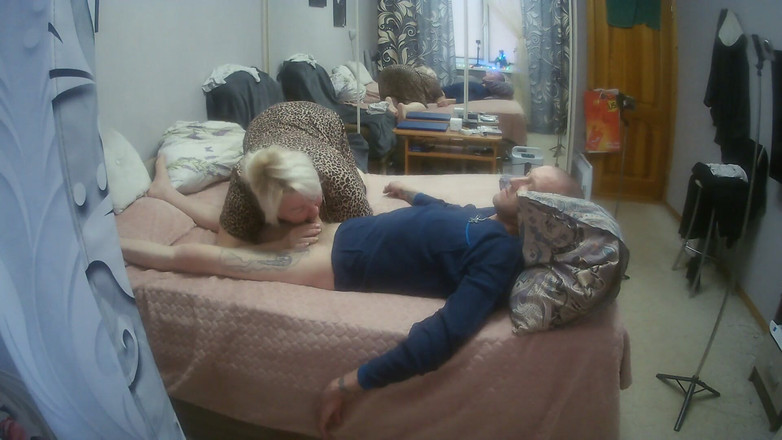 Zona901: Min styvmamma avbröt mitt avrunkning, gav mig en djup avsugning...