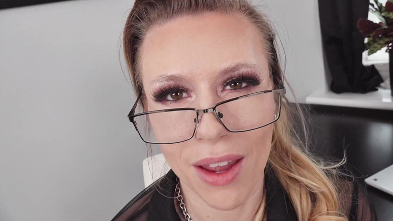 Michelle Moist: Horny Office Secretary Masturbating at Work